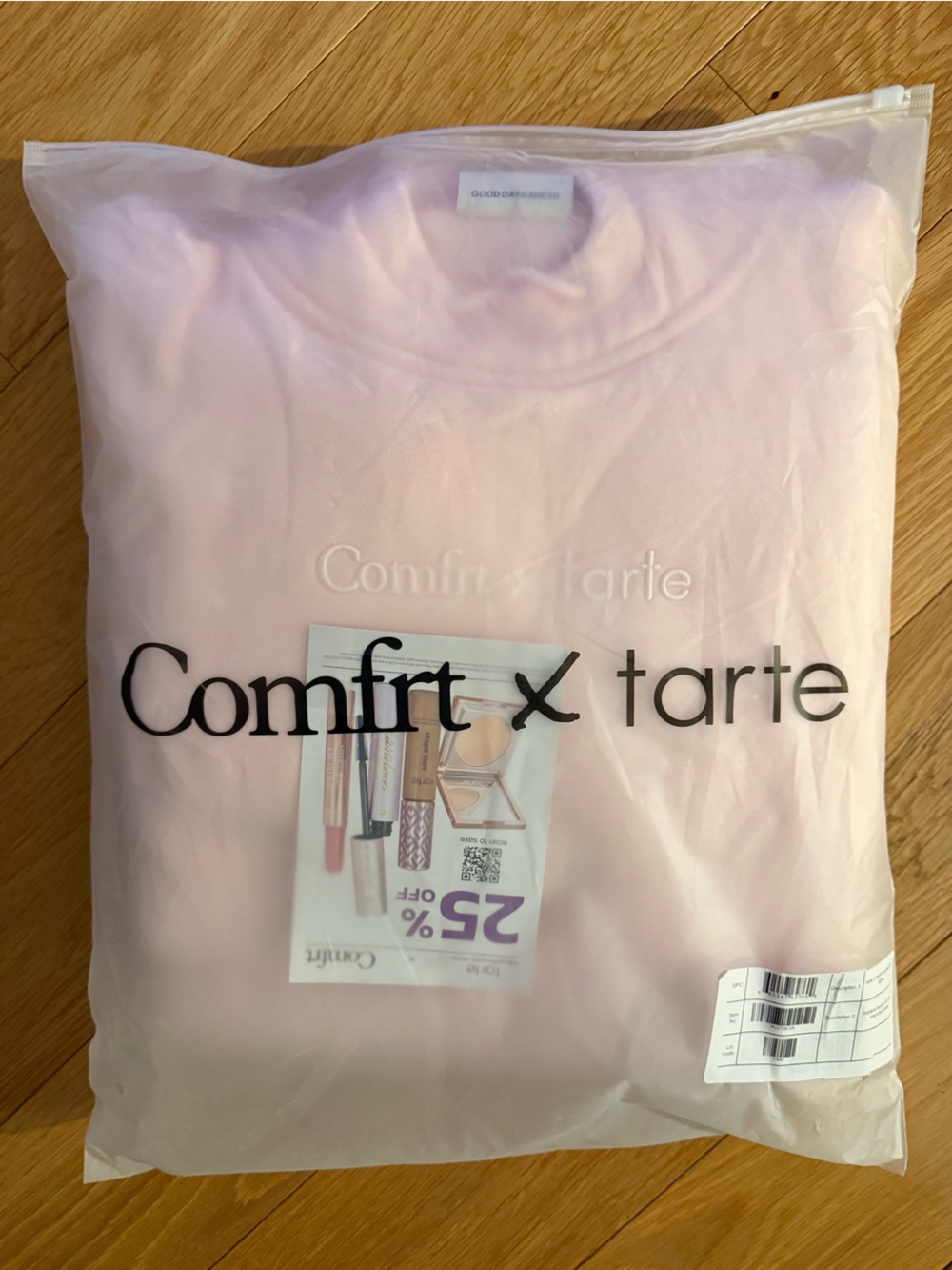 tarte x Comfrt airplane mode travel hoodie - Picture 3 of 4